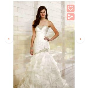 Essence of Australia Wedding Gown.  US size 10.